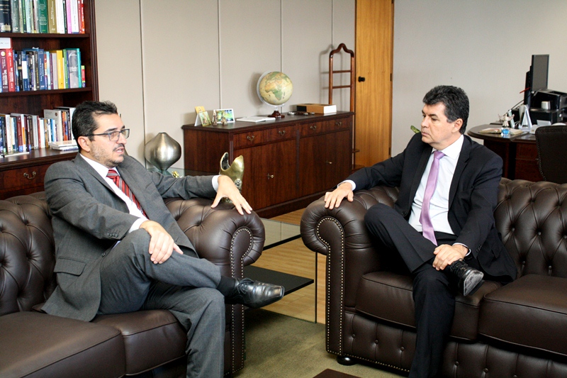O presidente do Tribunal de Contas do Estado de Minas Gerais (TCEMG), Cláudio Couto Terrão (à esq.) e o procurador-geral de Justiça do Ministério Público do Estado de Minas Gerais (MPMG), Antônio Sergio Tonet (Foto: Karina Coutinho)